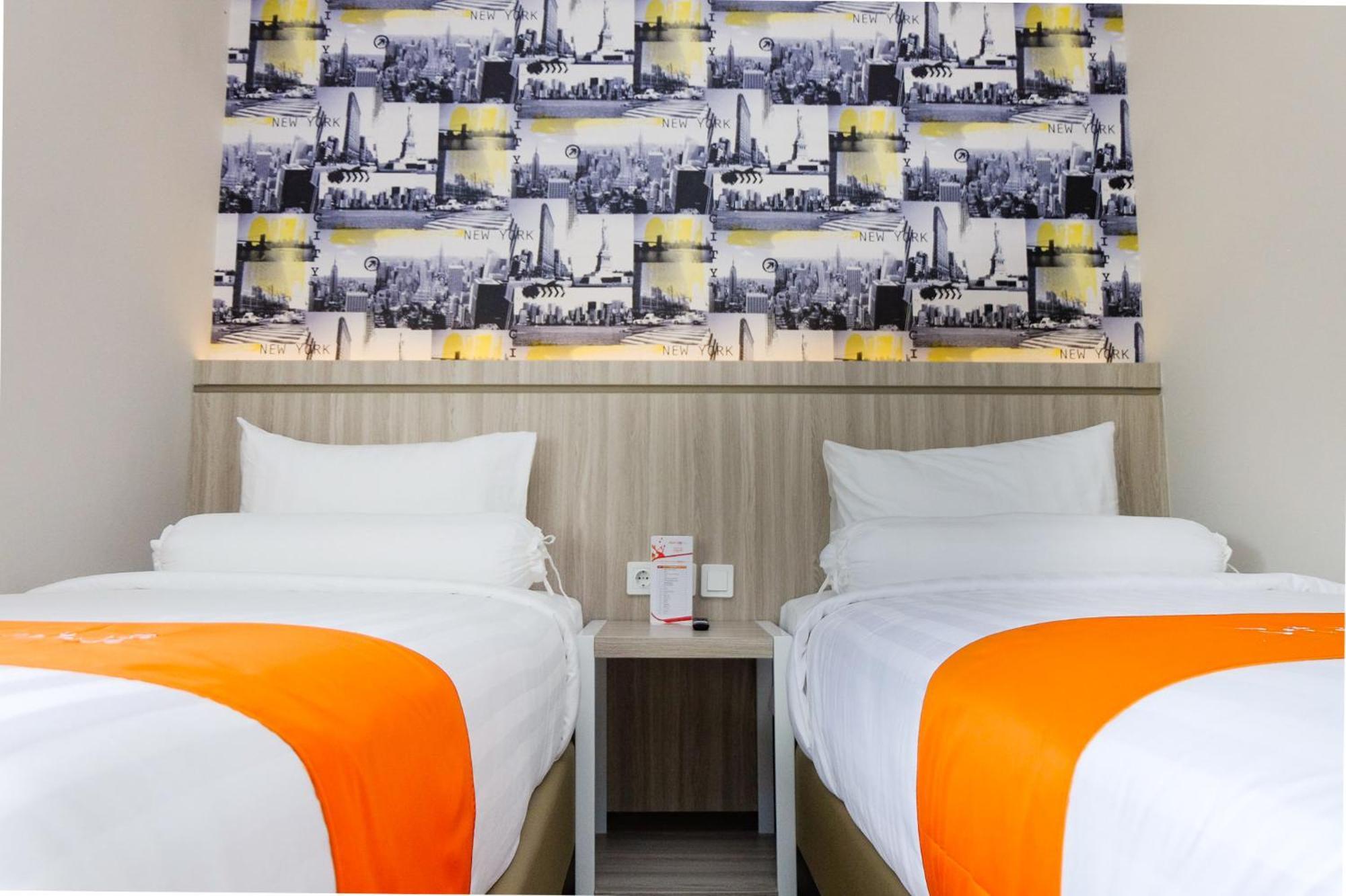 Front One Hotel Sragen Luaran gambar