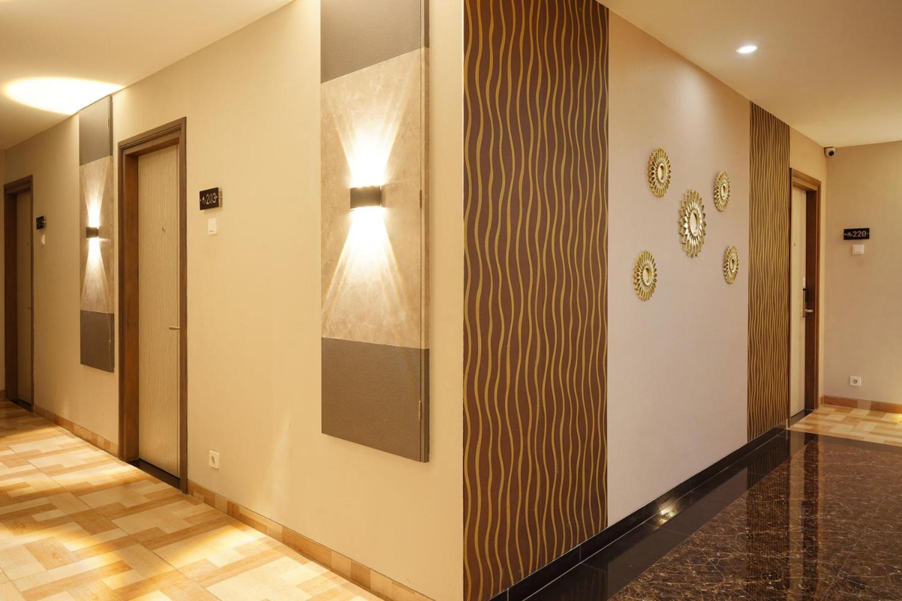 Front One Hotel Sragen Luaran gambar