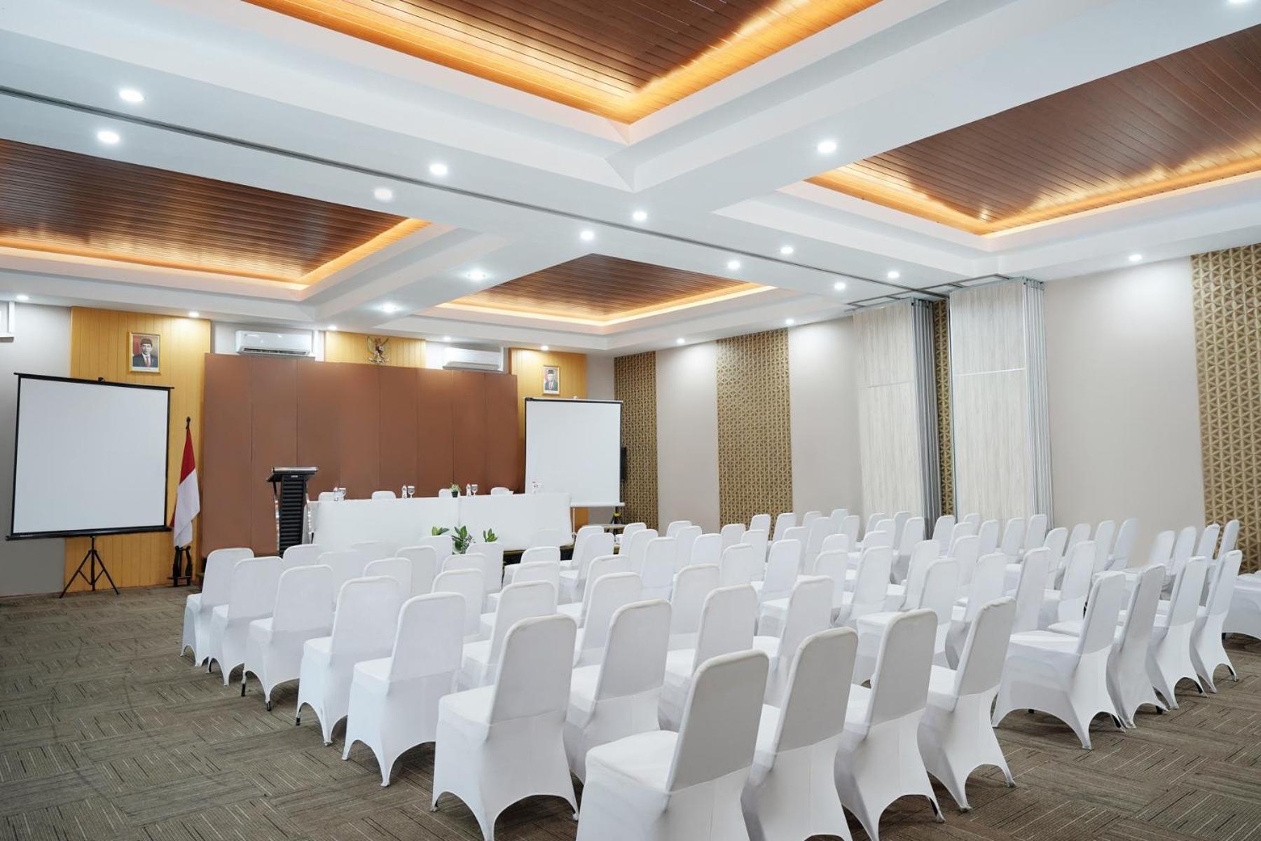 Front One Hotel Sragen Luaran gambar